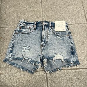 Abercrombie High Rise Mom Short 23